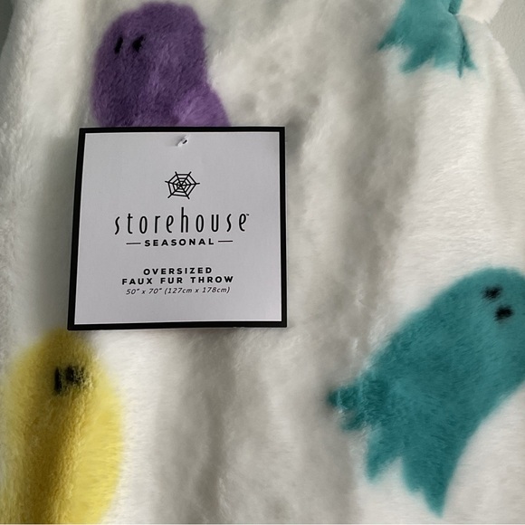 Halloween Storehouse Oversized Faux Fur Throw - Picture 2 of 8